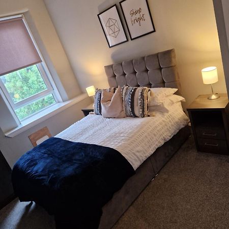 Star Apartment Дъмбартън Екстериор снимка