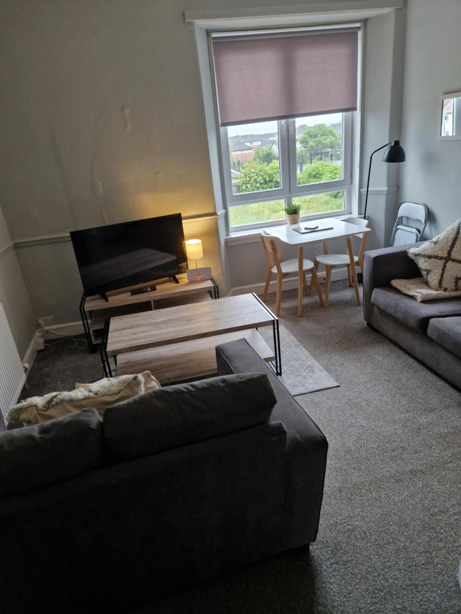 Star Apartment Дъмбартън Екстериор снимка